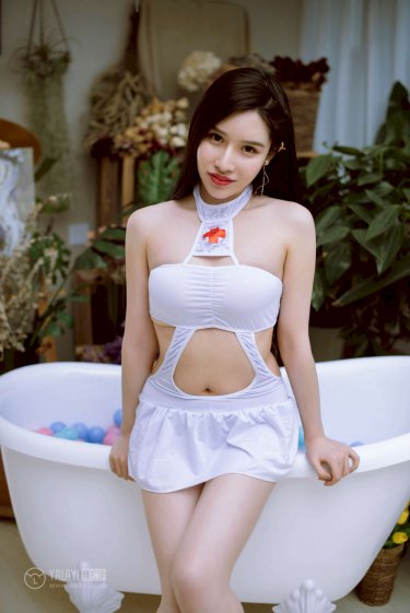 美女杀鸡